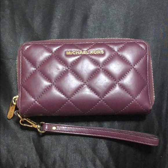 Michael Kors jet set quilted plum wristlet - Picture 1 of 3